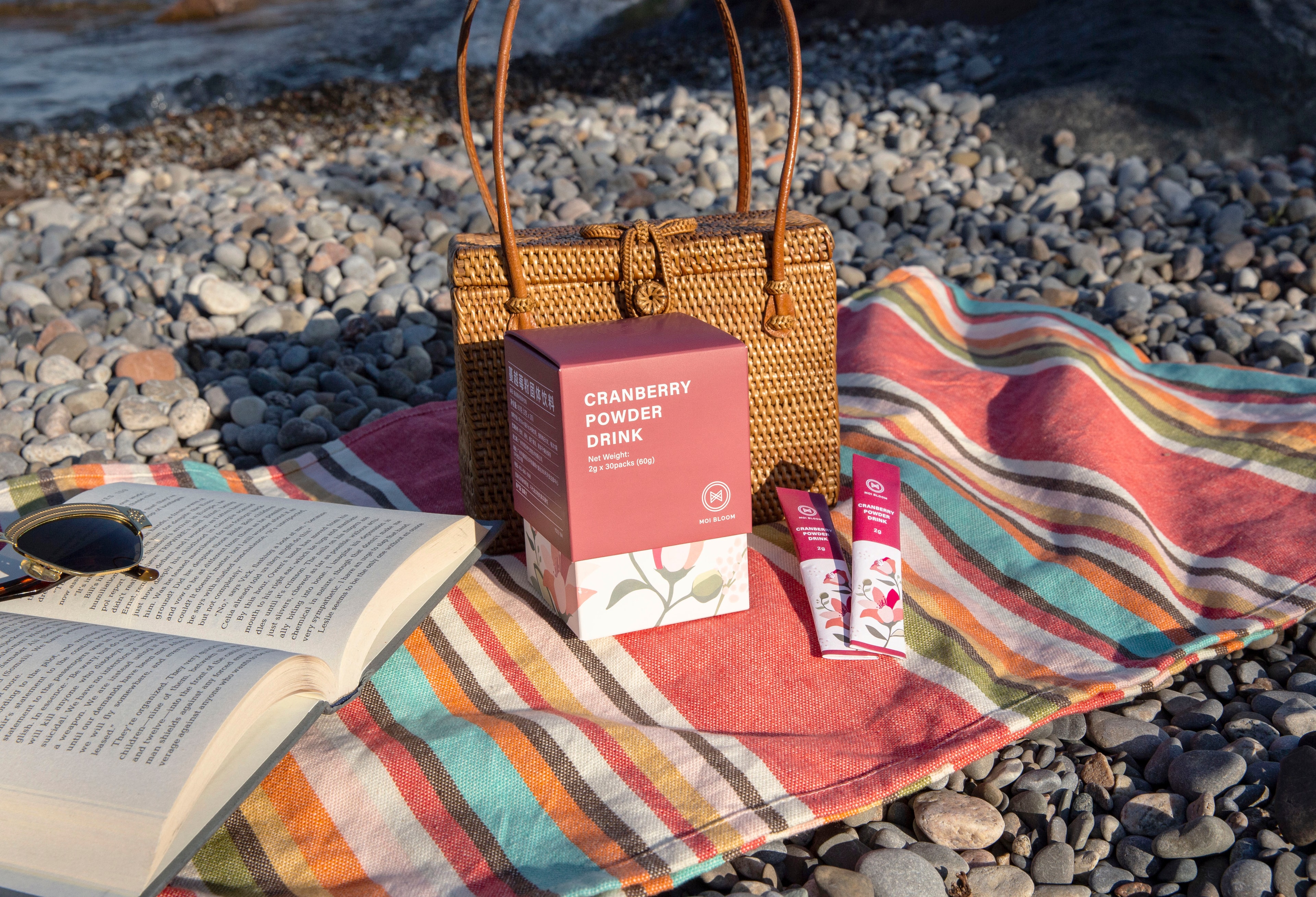 Cranberry powder drink on a beach picnic blanket